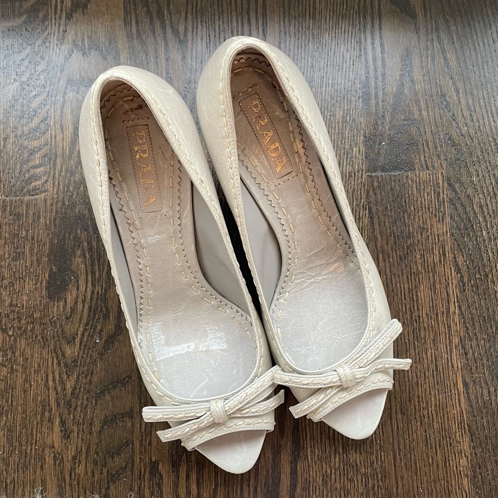 PRADA GENUINE LEATHER VINTAGE HEELS SIZE 39.5